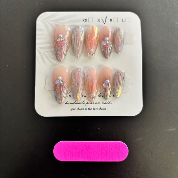 Cute Kawaii Shimmery Cat Eye Shell Sculpted Press On Nail Set - Picture 3 of 5